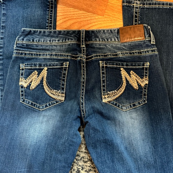 Maurice’s Size 3/4 Short Jeans - Picture 4 of 5